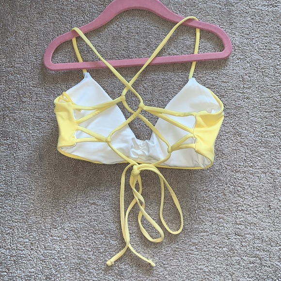 Garage Other - 💛Bathing suit top💛